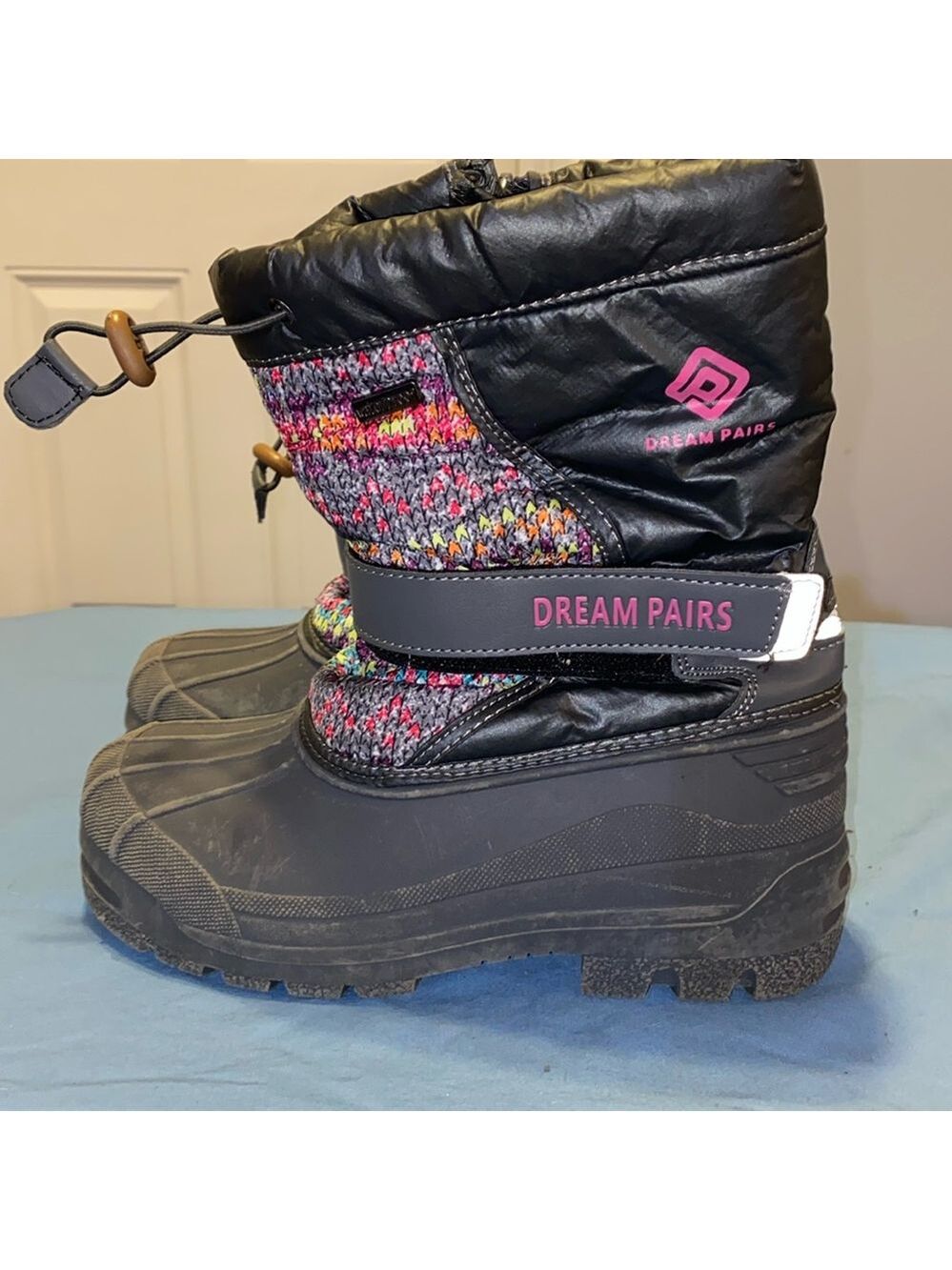 Girlās sz. 2 Dream Pairs winter boots, some wear